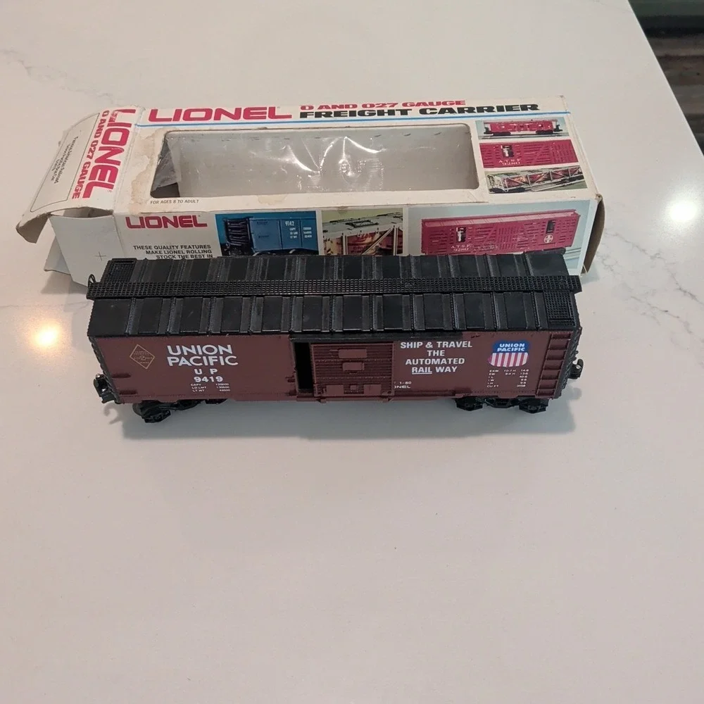 1980 USA Lionel Union Pacific Freight Carrier Box Car NOS 6-9419